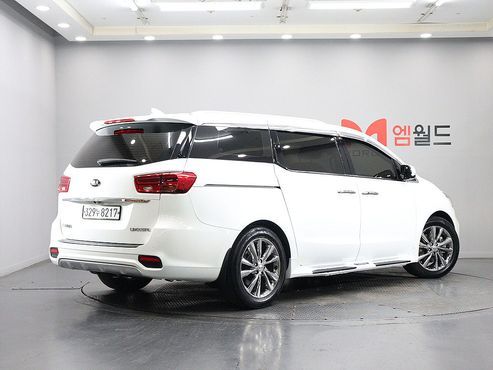 Kia Carnival 7-Seater Limousine President — пробег 108 340 км — фото 3 из 5