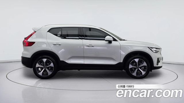 Volvo XC40 B4 Ultra Bright — пробег 6 791 км — фото 3 из 5