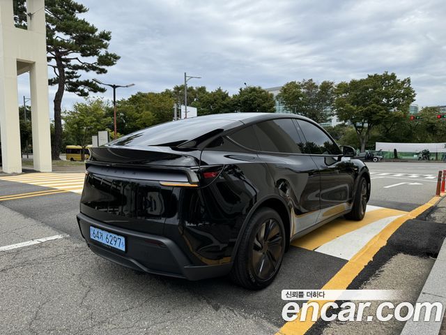 Tesla Model Y Premium RWD — пробег 920 км — фото 4 из 5