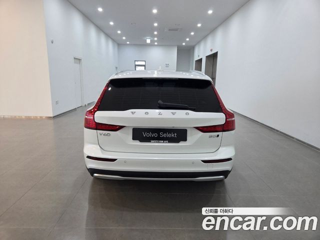Volvo V60 B5 Ultra AWD — пробег 1 227 км — фото 4 из 5