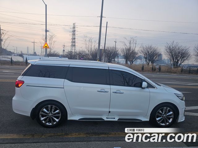 Kia Carnival 7-seater Limousine VIP — пробег 220 000 км — фото 4 из 5