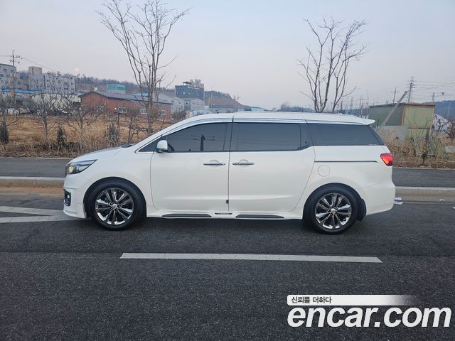 Kia Carnival 7-seater Limousine VIP — пробег 220 000 км — фото 5 из 5