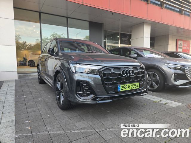 Audi Q7 55 TFSI Quattro Premium — пробег 300 км — фото 2 из 5