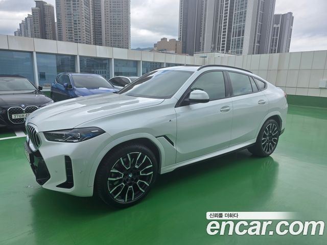 BMW X6 xDrive40i M Sport — пробег 15 200 км — фото 1 из 5