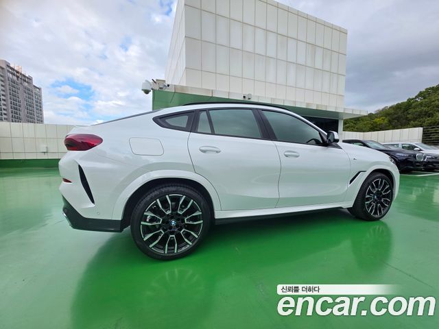 BMW X6 xDrive40i M Sport — пробег 15 200 км — фото 2 из 5