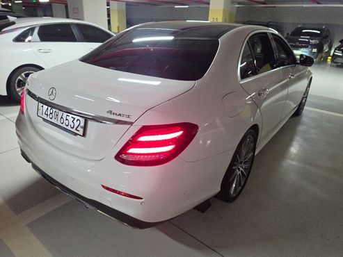 Mercedes-Benz E-Class E350 4MATIC AMG Line — пробег 63 803 км — фото 4 из 5