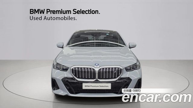 BMW i5 eDrive 40 M Sport — пробег 4 039 км — фото 3 из 5