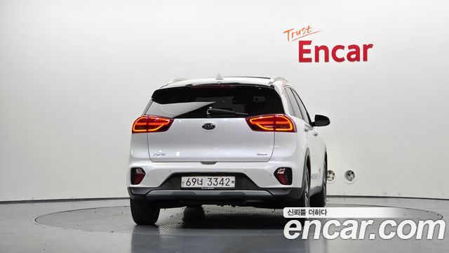 Kia Niro 1.6 PHEV Noblesse Special — пробег 178 025 км — фото 4 из 5