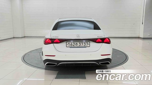 Mercedes-Benz E-Class E300 4MATIC AMG Line — пробег 13 583 км — фото 3 из 5