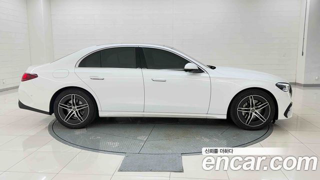 Mercedes-Benz E-Class E300 4MATIC AMG Line — пробег 13 583 км — фото 5 из 5