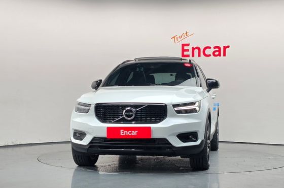 Volvo XC40 T4 R-Design — пробег 76 346 км — фото 3 из 5
