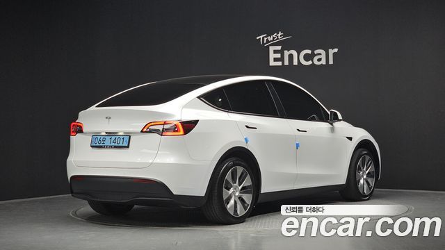 Tesla Model Y Standard Range RWD — пробег 72 047 км — фото 2 из 5