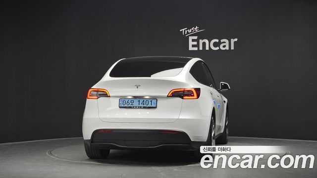 Tesla Model Y Standard Range RWD — пробег 72 047 км — фото 4 из 5