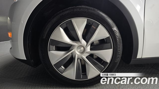 Tesla Model Y Standard Range RWD — пробег 72 047 км — фото 5 из 5