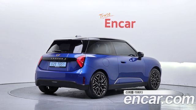 Mini Cooper SE Favoured — пробег 4 180 км — фото 2 из 5