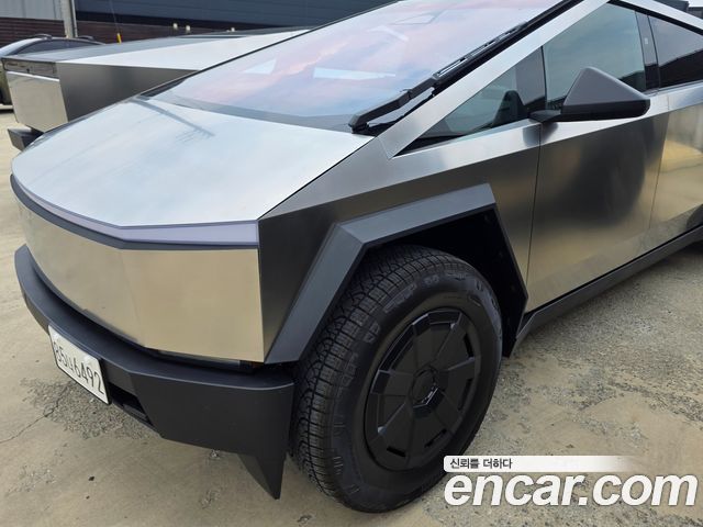 Tesla Cybertruck AWD — пробег 2 250 км — фото 2 из 4