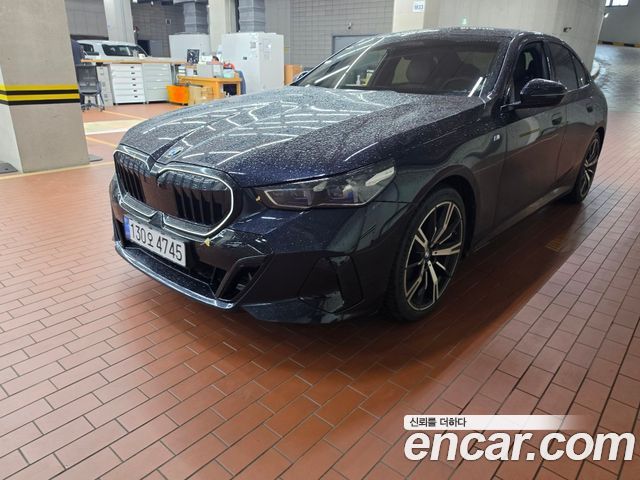 BMW 5-Series 530i xDrive M Sport — пробег 64 076 км — фото 1 из 5