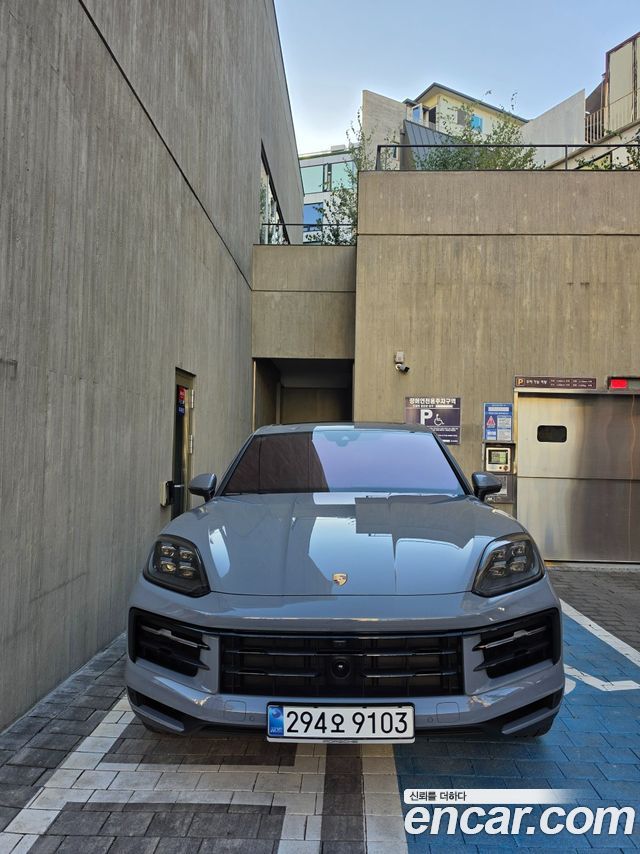 Porsche Cayenne 3.0 E-Hybrid — пробег 7 746 км — фото 3 из 5