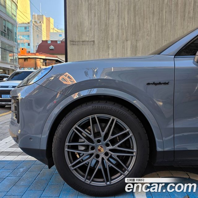 Porsche Cayenne 3.0 E-Hybrid — пробег 7 746 км — фото 5 из 5