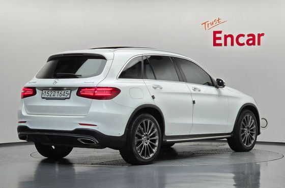 Mercedes-Benz GLC-Class GLC300 4MATIC AMG Line — пробег 111 575 км — фото 2 из 5