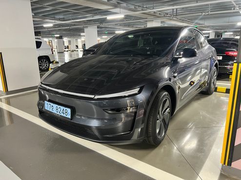 Tesla Model Y Premium RWD — пробег 2 861 км — фото 1 из 5