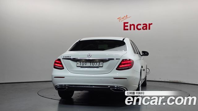 Mercedes-Benz E-Class из Кореи Encar