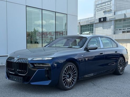 BMW 7-Series 750e xDrive M Sport — пробег 10 000 км — фото 3 из 5