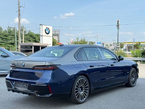 BMW 7-Series 750e xDrive M Sport — пробег 10 000 км — фото 5 из 5