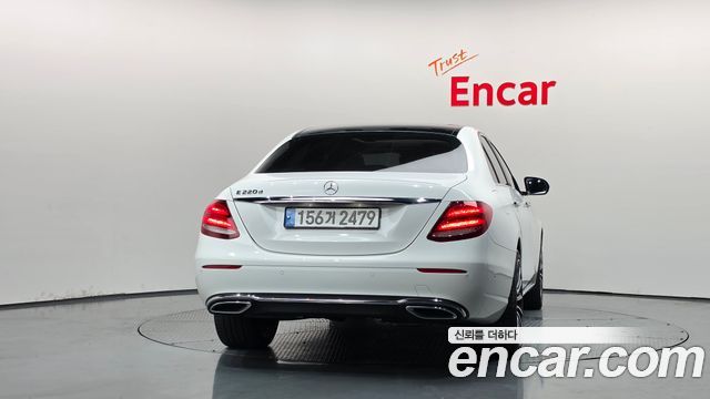 Mercedes-Benz E-Class E220d Avantgarde — пробег 94 379 км — фото 4 из 5