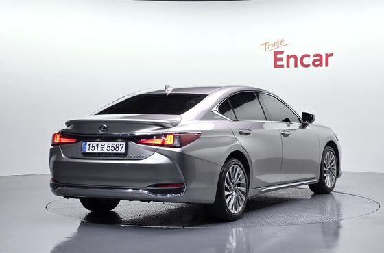 Lexus ES Executive — пробег 31 086 км — фото 2 из 5