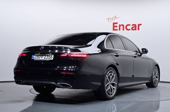 Mercedes-Benz E-Class E220d 4MATIC AMG Line — пробег 69 788 км — фото 2 из 5