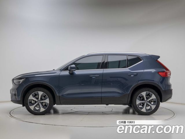 Volvo XC40 B4 Ultra Bright — пробег 10 484 км — фото 3 из 5