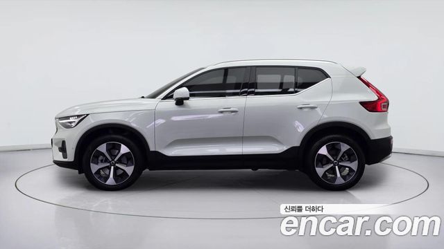 Volvo XC40 B4 Ultimate Bright — пробег 7 653 км — фото 2 из 5