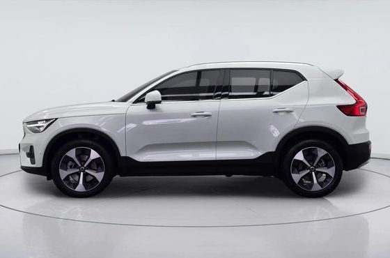 Volvo XC40 B4 Ultimate Bright — пробег 7 653 км — фото 2 из 5