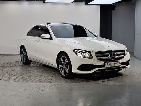 Mercedes-Benz E-Class E220d Avantgarde — пробег 113 365 км — фото 2 из 5