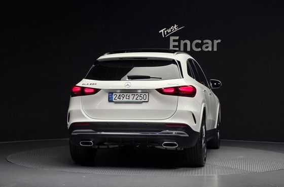 Mercedes-Benz GLA-Class GLA250 4MATIC — пробег 14 474 км — фото 4 из 5