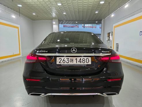 Mercedes-Benz E-Class E220d 4MATIC AMG Line — пробег 115 620 км — фото 4 из 5