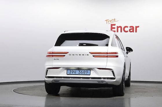 Genesis GV70 e-AWD — пробег 7 223 км — фото 4 из 5