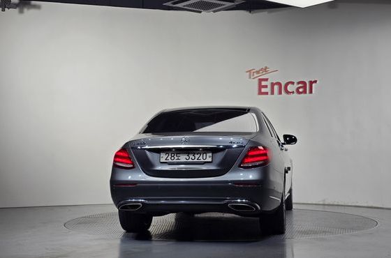 Mercedes-Benz E-Class E400 4MATIC Exclusive — пробег 114 750 км — фото 4 из 5