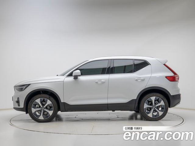 Volvo XC40 B4 Ultra Bright — пробег 8 389 км — фото 3 из 5