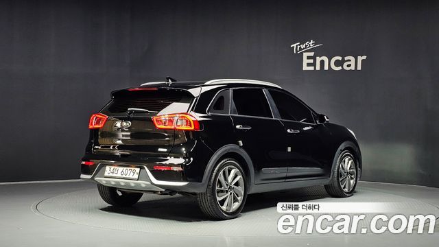 Kia Niro Prestige — пробег 136 360 км — фото 2 из 5