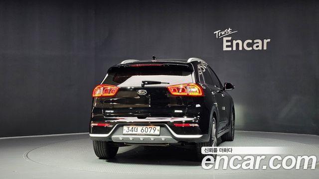 Kia Niro Prestige — пробег 136 360 км — фото 4 из 5
