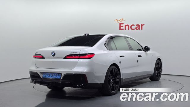 BMW i7 xDrive 60 M sport — пробег 17 800 км — фото 2 из 5