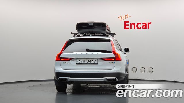 Volvo V90 T5 Pro AWD — пробег 74 880 км — фото 4 из 5