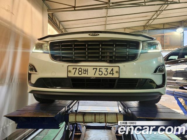 Kia Carnival 11-Seater Prestige — пробег 216 917 км — фото 1 из 3