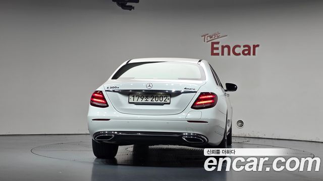 Mercedes-Benz E-Class E300e 4MATIC Exclusive — пробег 63 077 км — фото 4 из 5