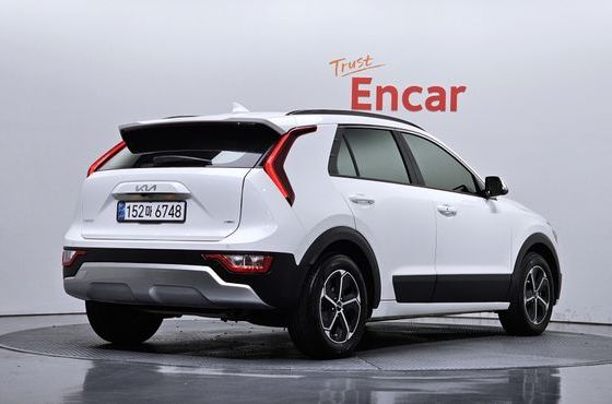 Kia Niro Prestige — пробег 39 878 км — фото 2 из 5