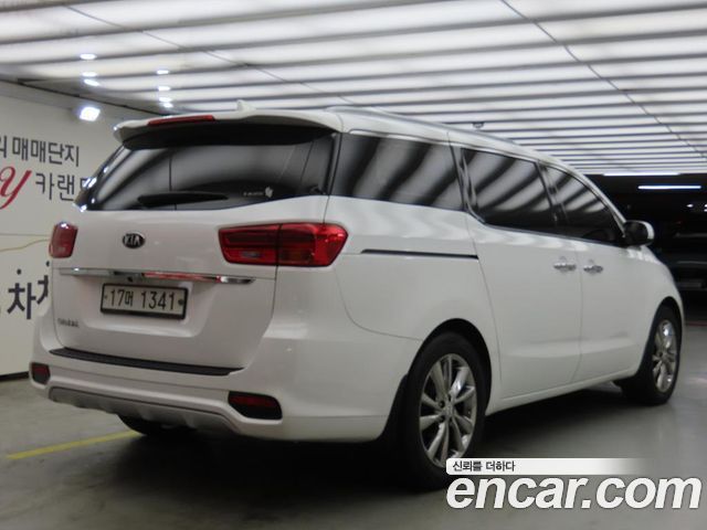 Kia Carnival 9-Seater Prstige — пробег 75 072 км — фото 3 из 5
