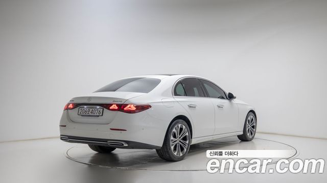 Mercedes-Benz E-Class E220d 4MATIC Exclusive — пробег 17 996 км — фото 2 из 5