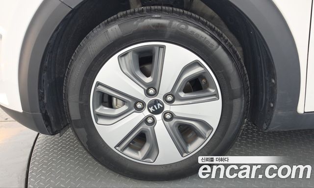 Kia Niro Prestige — пробег 124 357 км — фото 5 из 5